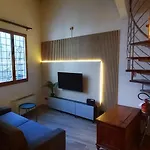 Tuscan Loft - 7 Guests With Patio